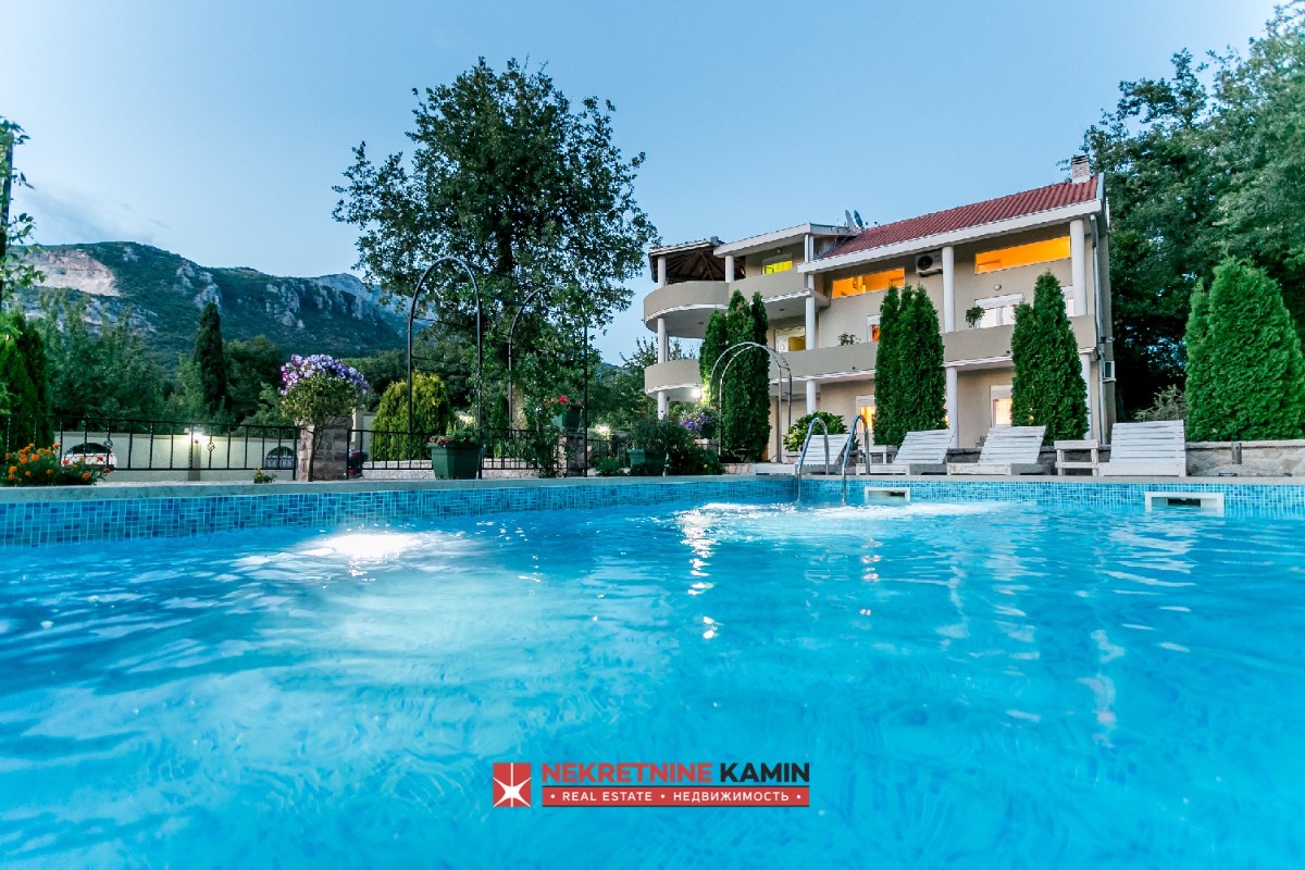 Modern House with Swimming Pool on a Large Plot, Podi, Herceg Novi